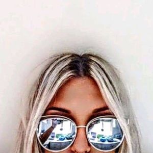 Meet your Posher, Scarlette